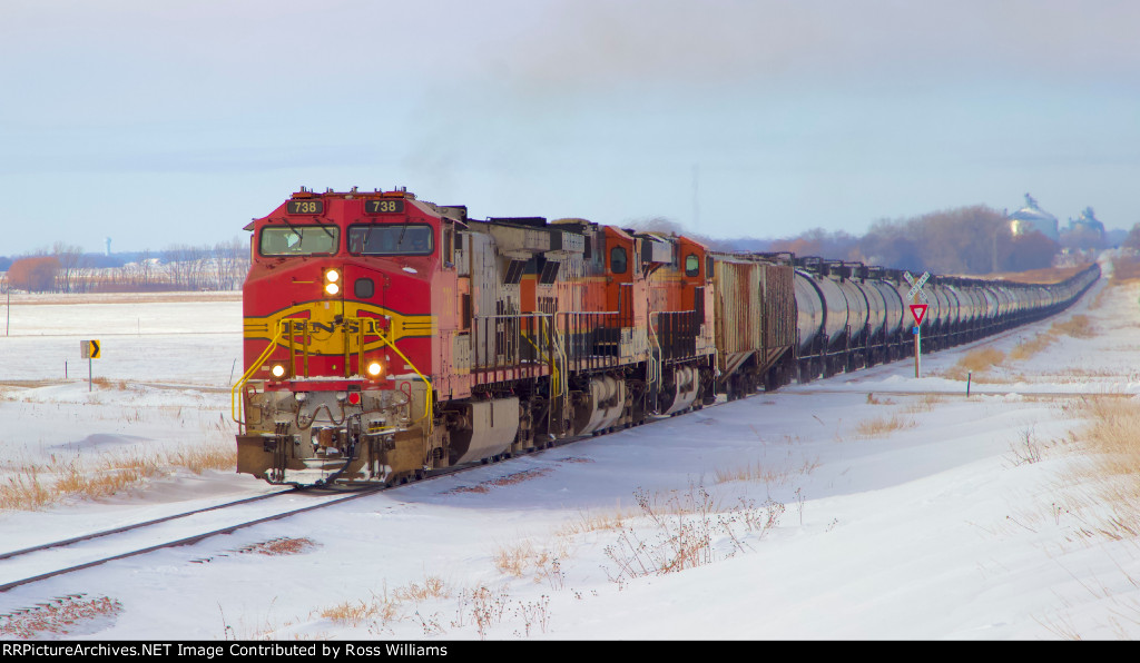 BNSF 738